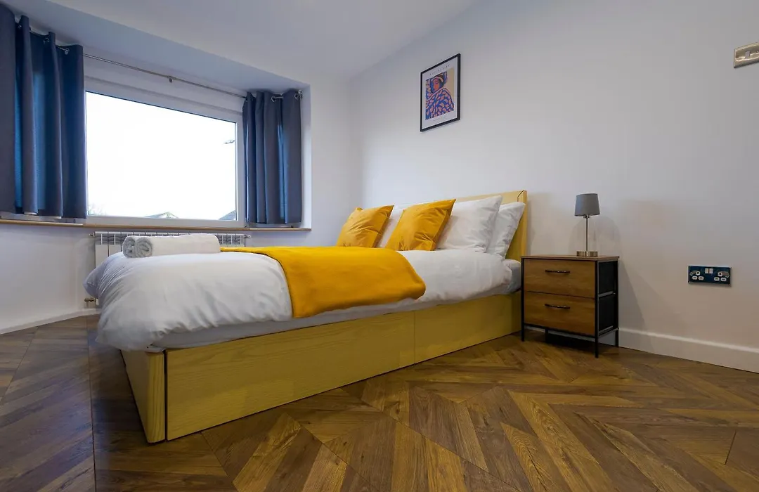 Private Luxe Bournemouth 5Br-7 Beds-3 Bath-Garden-Parking-1