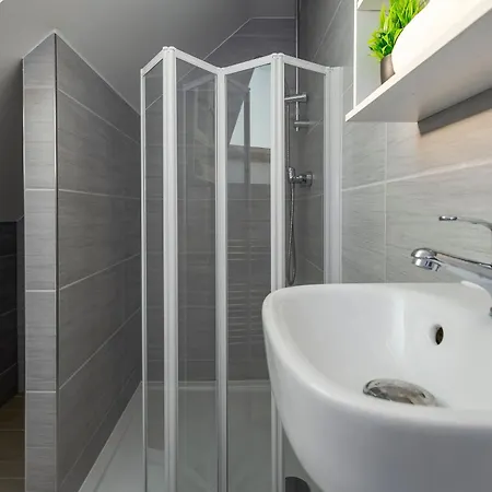 Private Luxe Bournemouth 5Br-7 Beds-3 Bath-Garden-Parking-2